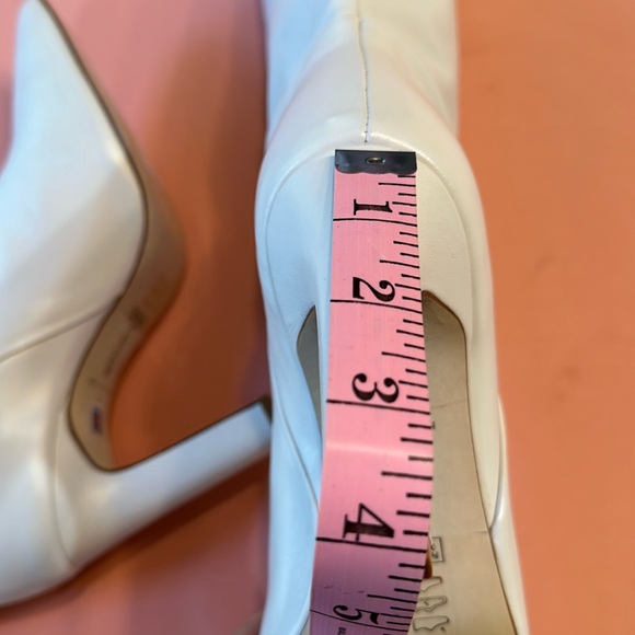 New Larroude Hand Made Leather Boots. Bone. Size 9. - Picture 7 of 9